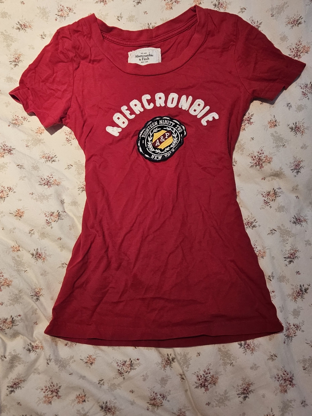 2000s Abercrombie & Fitch Red Short Sleeve Logo Tee